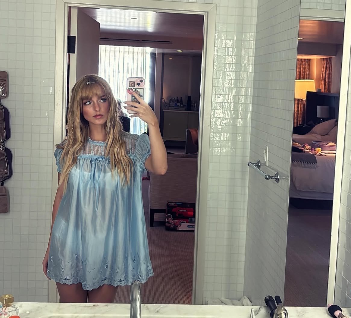 parisfruitcake's tweet photo. It’s obvious who’s on her mood board right now. Oh Sabrina your impact! https://t.co/rvXh1vOIH8
