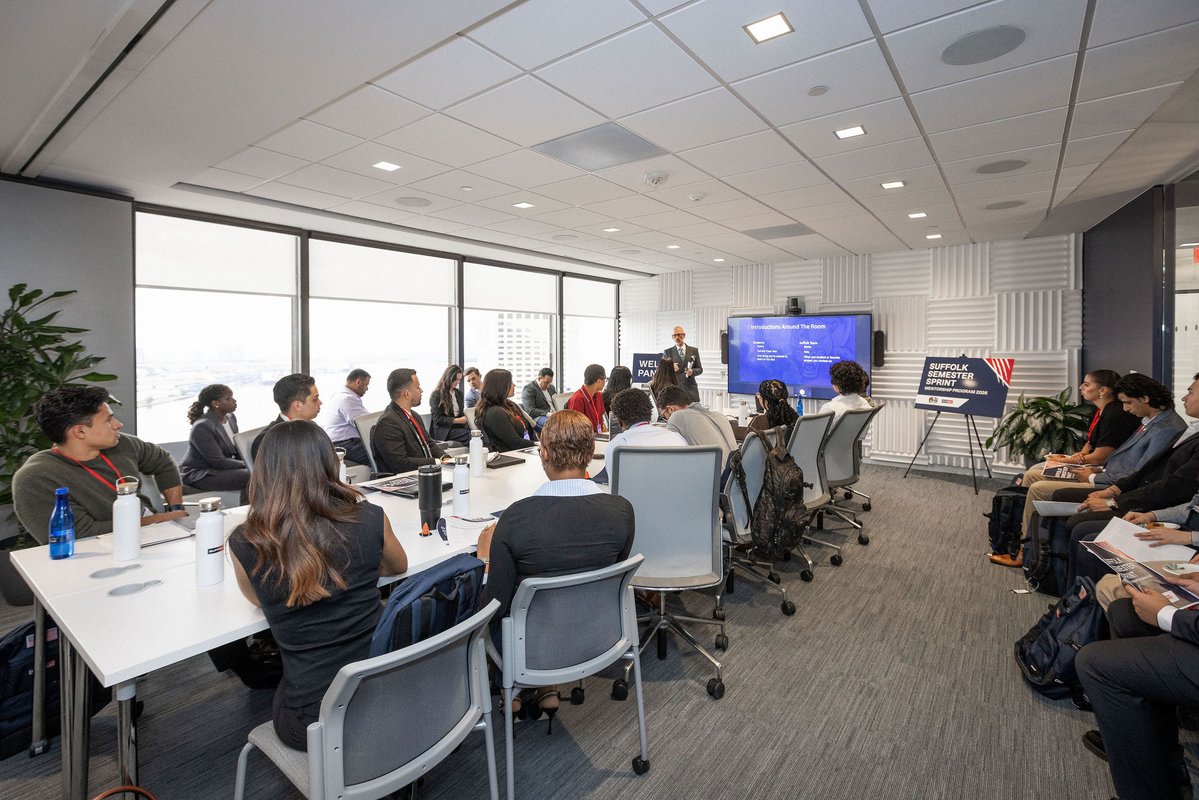 SuffolkBuilds's tweet photo. Our Semester Sprint Mentorship Program has landed in Miami! We’ve teamed up with the FIU ABC Student Chapter to give 25 students firsthand experience in construction, from project management and preconstruction to innovation and AI. Proud to support future builders! https://t.co/vPNJJaJQct