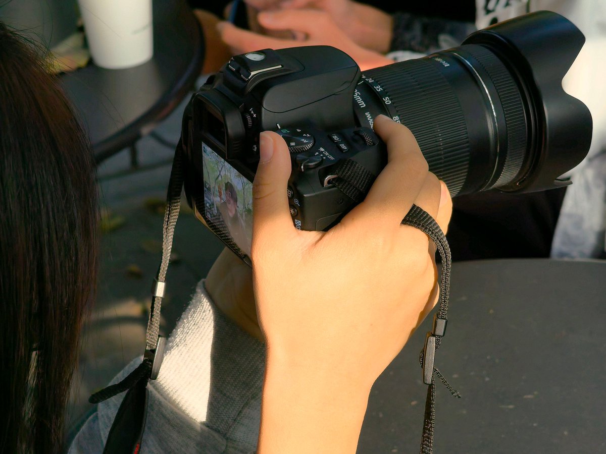 LynellRlya's tweet photo. Aprende fotografía básica: empieza por ajustar la apertura y la velocidad de obturación, estos dos ajustes te ayudarán a capturar imágenes más nítidas y luminosas. Practica todos los días! https://t.co/IK2WUx2hsV
