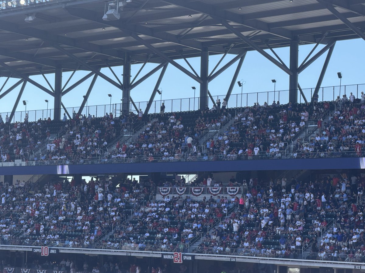 lizaboth's tweet photo. It’s only a problem when it happens at the Trop though right https://t.co/lIFO0gBFg1