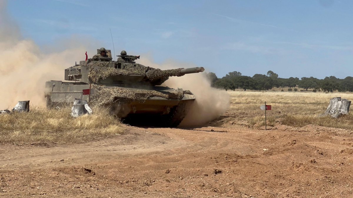 EjercitoTierra's tweet photo. 🌙 #BuenasNoches. Los campos de maniobras del #EjércitodeTierra permiten a nuestras unidades adiestrarse en escenarios exigentes y en condiciones controladas.
Sobre el terreno, nuestros militares fortalecen su resistencia, practican sus procedimientos y se preparan para afrontar las exigencias del combate.
¡ La eficacia se construye con una preparación continua, exigente y planificada!. @MADOC_ET  #SomosTuEjército 🇪🇸