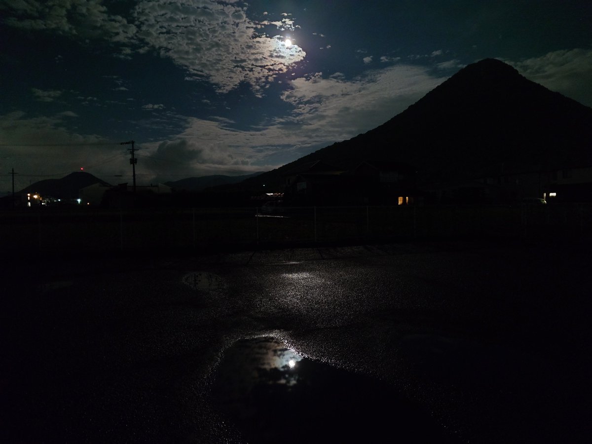 8Hidekichi's tweet photo. 雨上がりの夜空に https://t.co/xrQeamoN4o