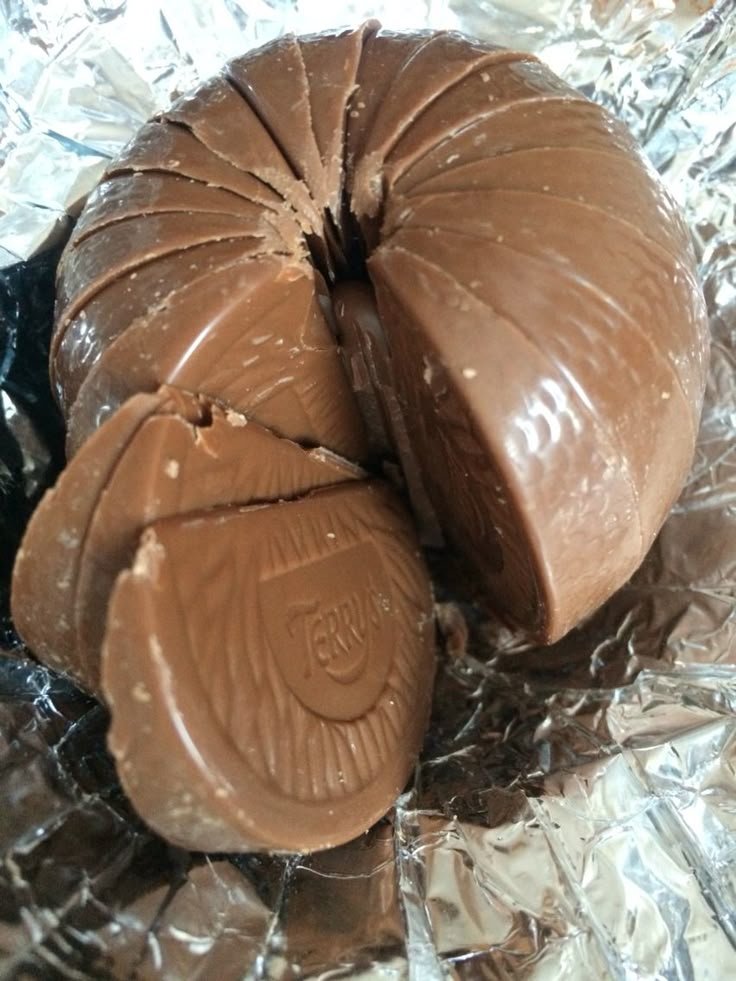 sevifx's tweet photo. i would do downright deplorable things for a chocolate orange rn. https://t.co/jml1iEXZxu