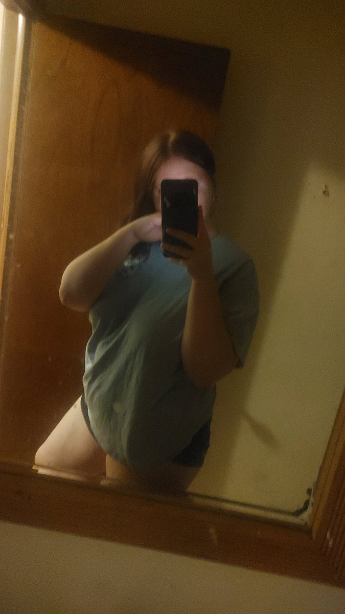 Johnsonlil43's tweet photo. Sum mirror pics for you #nsfwtwtًً #johnsonlil43 #mommy https://t.co/3RTpkdHNCc