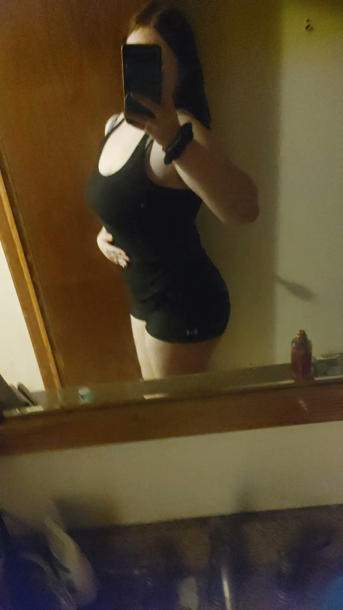 Johnsonlil43's tweet photo. Sum mirror pics for you #nsfwtwtًً #johnsonlil43 #mommy https://t.co/3RTpkdHNCc