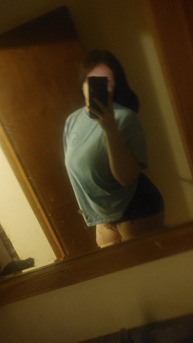 Johnsonlil43's tweet photo. Sum mirror pics for you #nsfwtwtًً #johnsonlil43 #mommy https://t.co/3RTpkdHNCc