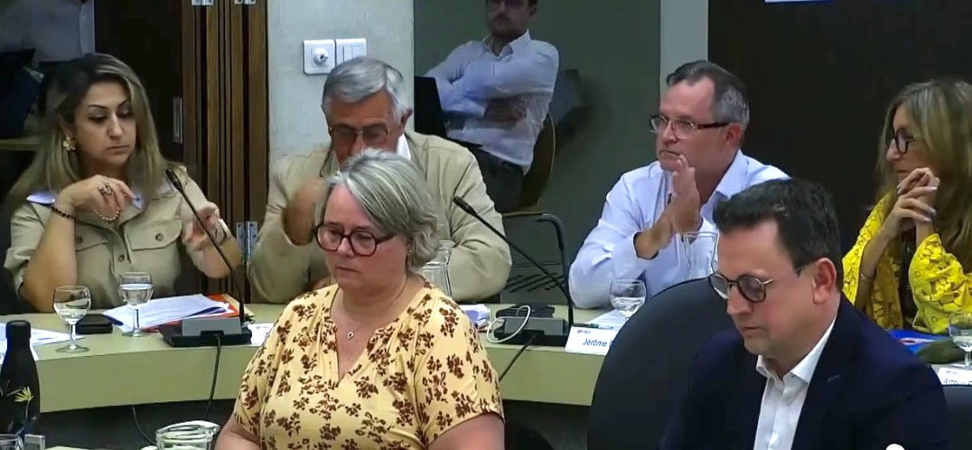 cendre_g01's tweet photo. Le conseil municipal de Bourg en Bresse a été l’occasion de demander des comptes à la majorité sur le dossier du #SIEA . La CRC évalue à environ 140 000 € de « rémunération excessive certaines embauches » ! La directrice RH était membre de la majorité municipale. https://t.co/qjFYDSgL4f