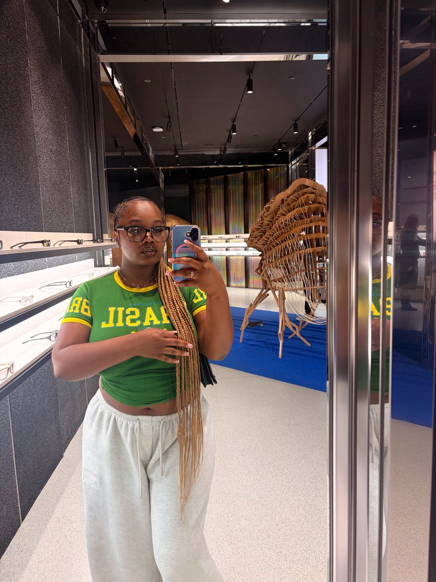 Coinc__'s tweet photo. Just a girl💚🫧💫 https://t.co/GiNHJdOgIP