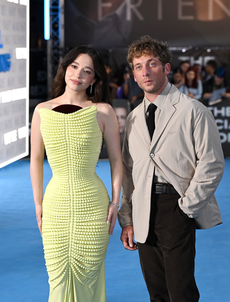 jeremyawphotos's tweet photo. Jeremy Allen White and Mikey Madison at 'The Social Reckoning' Gala Screening in London. https://t.co/pOZgIVTSBh