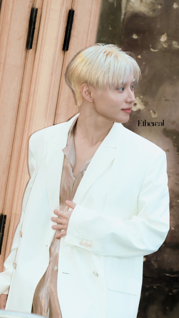 Ethereal_718's tweet photo. 𝟐𝟔𝟎𝟗𝟐𝟗 

𝐌𝐚𝐢𝐬𝐨𝐧 𝐌𝐚𝐫𝐠𝐢𝐞𝐥𝐚 𝐒𝐩𝐫𝐢𝐧𝐠 𝐒𝐮𝐦𝐦𝐞𝐫   
                      𝟐𝟎𝟐𝟕 𝐬𝐡𝐨𝐰

                        🥺🤍🫳🏻

#태민 #TAEMIN #テミン #泰民 
#TAEMINxMaisonMargielaSS27
#TAEMINxMaisonMargiela
#MaisonMargiela https://t.co/DaSSFUrOFa