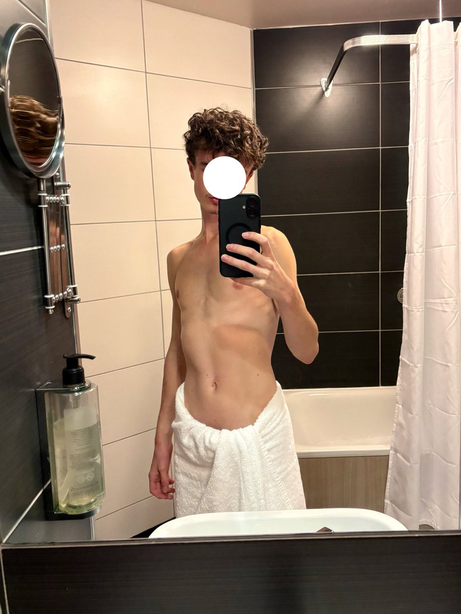 geoaxell's tweet photo. Bath time🛁☺️ who’s joining? #twink #gay #gaycomunity https://t.co/Rb3rKAeEqL