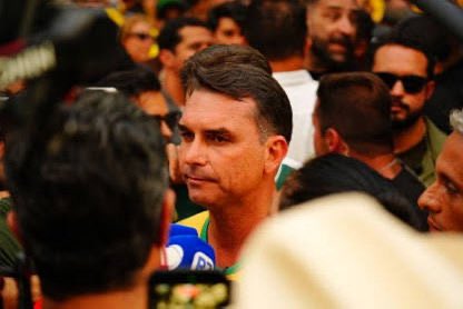 roberta_bastoss's tweet photo. Nenhum problema em gostar de orgias ou ter uma vida sexual que fuja dos padrões. O problema é posar de moralista, defensor da família e dos “bons costumes” enquanto, nos bastidores, a realidade parece ser bem diferente. 

O que cada adulto faz na vida privada é uma questão pessoal; a hipocrisia é outra história.