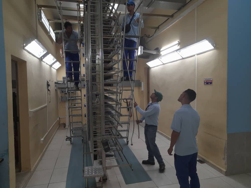elizalarc88's tweet photo. 📡💙 El equipo de la planta interior del Centro de Telecomunicaciones #Bayamo ya trabaja en la ampliación del servicio #NautaHogar.
Más hogares conectados, más futuro digital para nuestra comunidad. 🌐✨ @FonsecaOsmely @ETECSAGranma @damaelena74 @BayamoComercial https://t.co/x7Rcy5aG2a