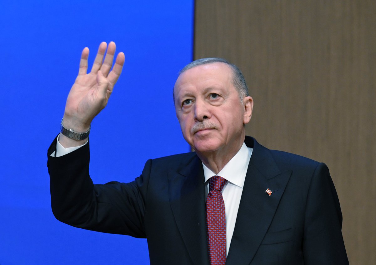 baharciftci30's tweet photo. Cumhurbaşkanımız Sn ; @RTErdogan

Yeri geldikçe söyledim:

Yorulan, yüksünen varsa buyursun kenara çekilsin, dinlensin; aşkını, şevkini, mücadele azmini yitiren varsa buyursun soluklansın.

Kenara gelmiyorsa o zaman millete hizmet davasının hakkını versin. https://t.co/yE06lUl7iw