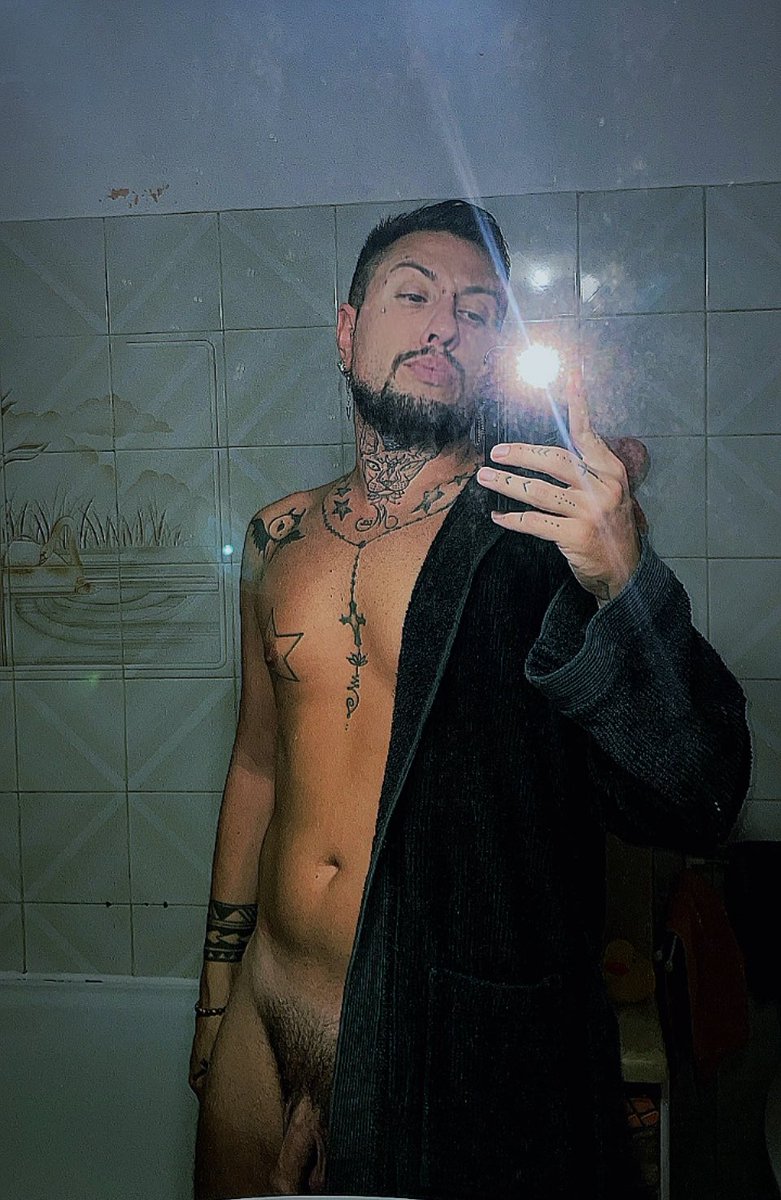 Poyson1994's tweet photo. Cazzo me ne frega me del parere tuo …. #ragazzo #foto #hot #xxx #SupremoAlegre https://t.co/TWyJkpyzaO