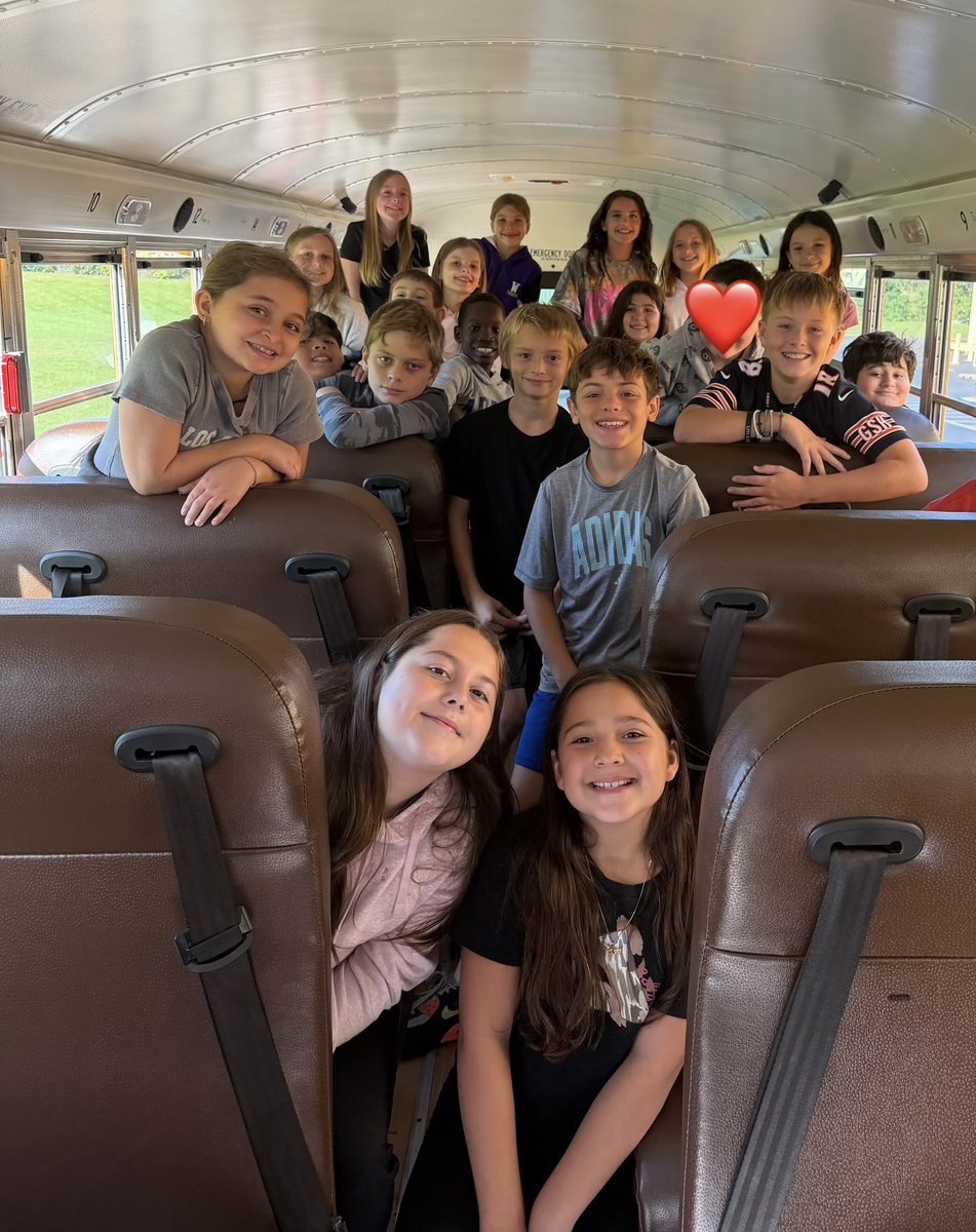 OneGoalin5th's tweet photo. Team Dryden would like to thank our bus drivers for keeping us safe and reviewing expectations during our bus evacuation drill! Always so proud of each of them♥️🚍 @RobertCS118 #rcs118life #d118life @WaucondaCUSD118 #theymakemesmile #proudteacher https://t.co/cDwrhVvrxi