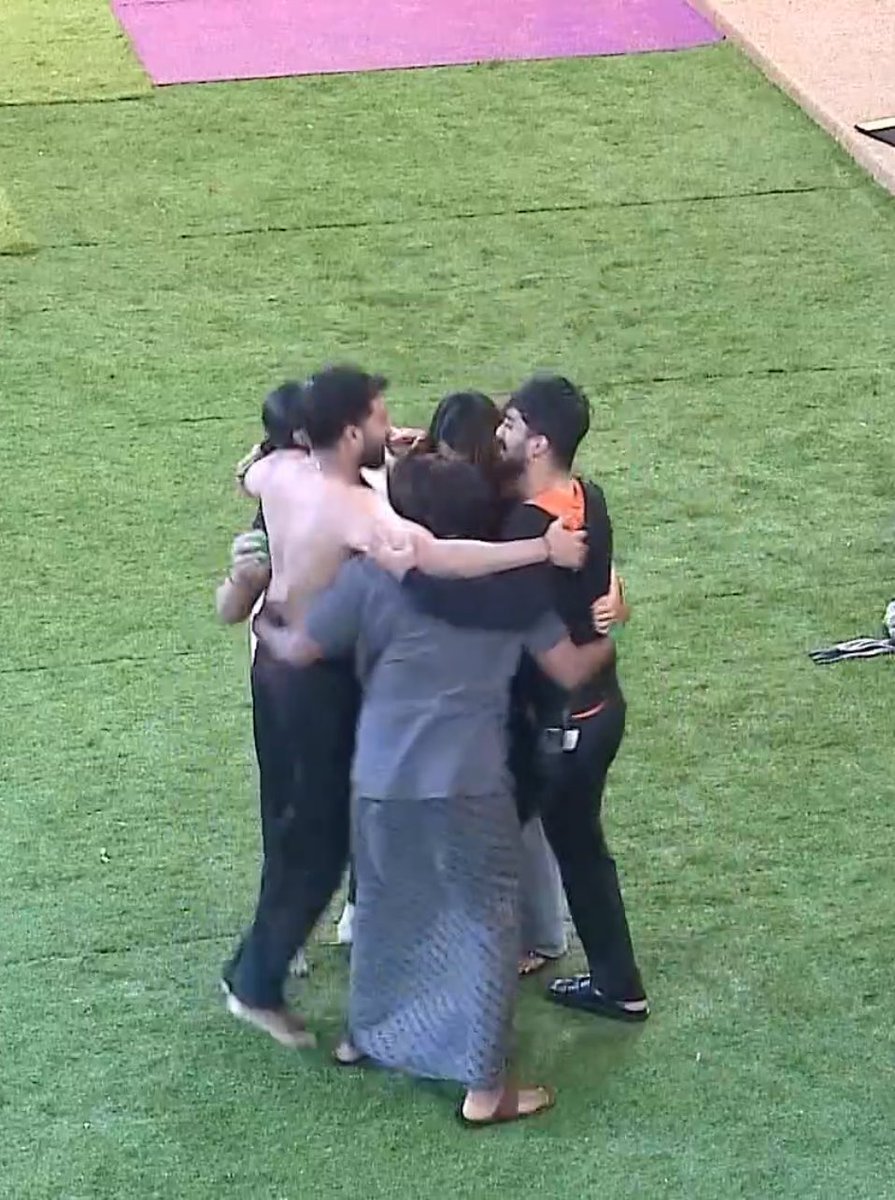 vkyash18oz's tweet photo. Team Green won 👏🏻
Well played Ganavi, Gagan , Soundarya, Shastri, Yashas and Sonika🙂🙌🏻
#BBK13 https://t.co/st7NOlEYt8
