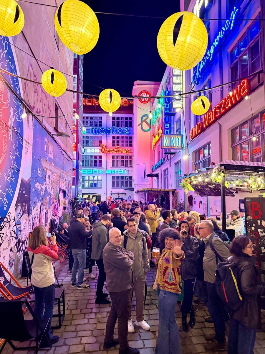 ebkent's tweet photo. Poland has been a model country for leading it's development through public realm infrastructire investment. It's growing momentum with #PlacemakingPoland builds on this nicely. 

A great host for #PlacemakingWeekEurope! @placemaking_eu https://t.co/C5cWl7fBei