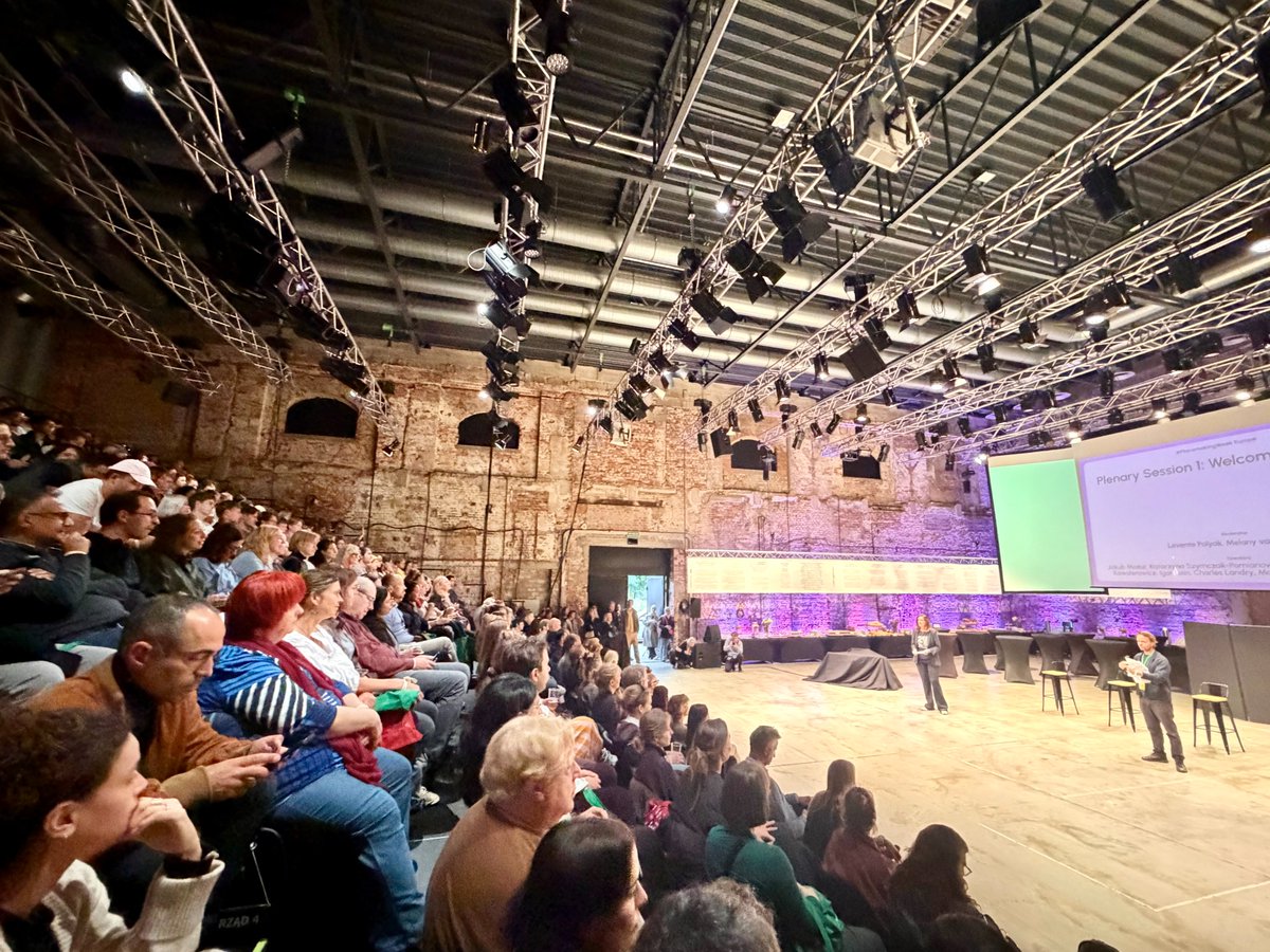 ebkent's tweet photo. Poland has been a model country for leading it's development through public realm infrastructire investment. It's growing momentum with #PlacemakingPoland builds on this nicely. 

A great host for #PlacemakingWeekEurope! @placemaking_eu https://t.co/C5cWl7fBei