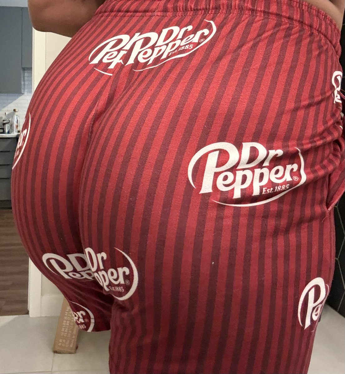 RAYON_VT's tweet photo. Dr Pepper is still mid ;) and so are these pics but whatever!! Last pic of me before the rebrand! And yes I’m actually chocolate in real life gasp! https://t.co/m4EvuBGo4c