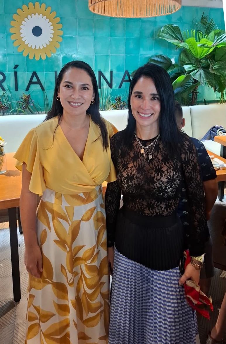 RelacionesBJ's tweet photo. Gracias por la invitación a la inauguración de #MariaLuna, un espacio que enriquece nuestra ciudad.

La directora de Relaciones Públicas, @auroraaguilarr5, asistió al evento reconociendo el compromiso de los empresarios que apuestan por Cancún.

#CancúnNosUne #PorLaTransformación https://t.co/2IzqB5jSue