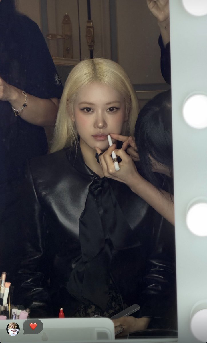 RoseGlobalUnion's tweet photo. ig story from ROSÉ
2026.09.30

ROSÉ AT YSL PFW
#ROSÉXSAINTLAURENTSS27
#PARISFASHIONWEEK
#SAINTLAURENT https://t.co/130zLdVvvR
