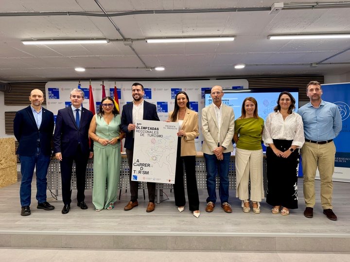 EvaReverte's tweet photo. Presentación de la III edición de las Olimpiadas Regionales de Turismo, una iniciativa de @openfaculty con la colaboración del Gobierno regional para acercar el turismo a los jóvenes y descubrir todo el potencial de nuestros municipios.

Talento, creatividad, sostenibilidad y nuevas ideas para seguir construyendo el futuro del turismo de la Región de Murcia.

Animamos a los alumnos y a los centros educativos a participar y a convertir sus ideas en proyectos que pongan en valor todo lo que nuestros municipios pueden ofrecer.