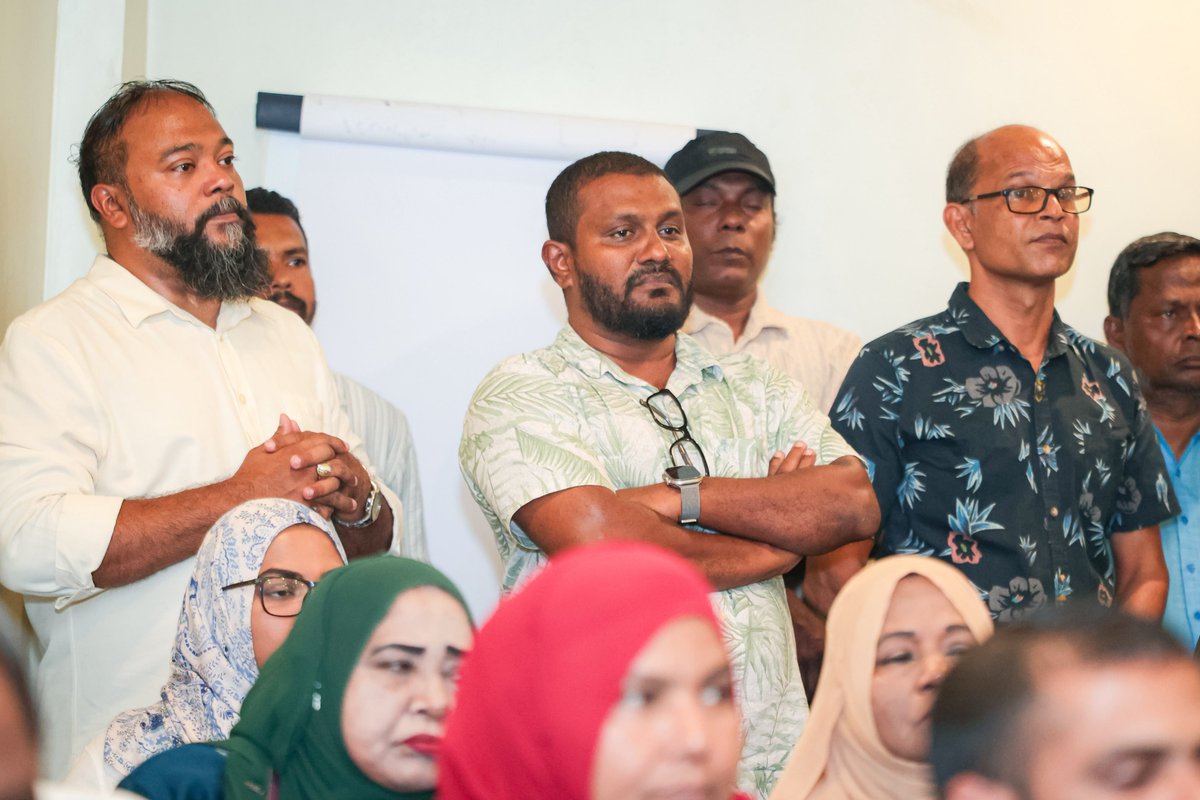 Muraidhooge's tweet photo. Dhivehin ge ummeedhu thakah mi adhu mi vanee kolhufain jahaafa iraadha kureh viyaam alhugandu thibey fuluhunge ummeedhu thakuga kula jassaa dheynan. @abdulla_shahid @aabaareh #FudhutheriDivehiRaajje https://t.co/bf9NqugIoB