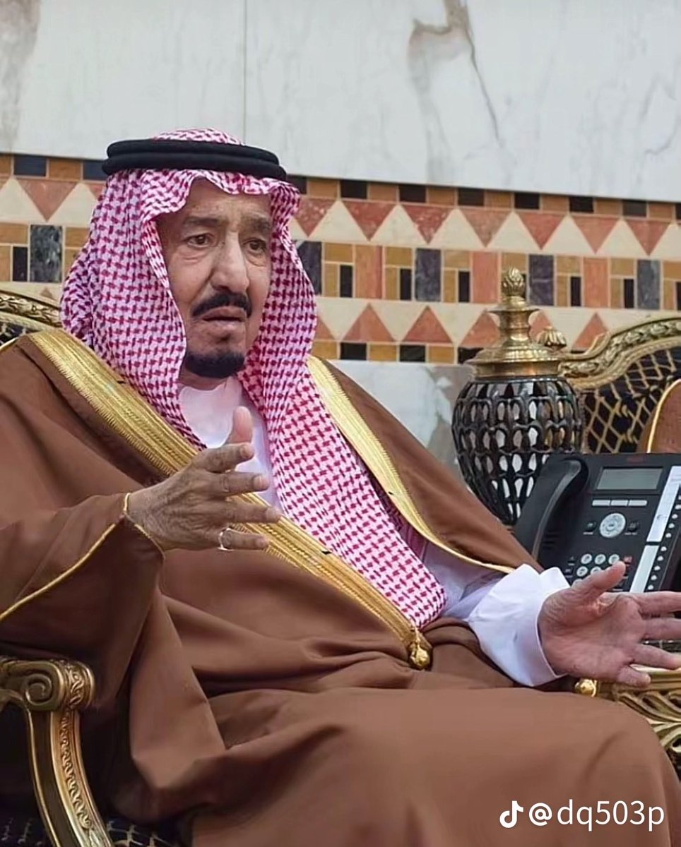 heshamwr's tweet photo. اهداء للملك سلمان بن عبدالعزيز https://t.co/x14h2IUZze