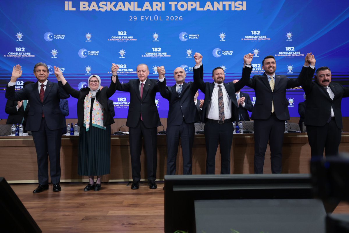 belginuygur10's tweet photo. 📍AK Parti Konferans Salonu 

“Millete, ümmete ve insanlığa hizmet davamızla aramıza kimse giremez, giremedi, bundan sonra da giremeyecek.”
@RTErdogan

Genel Başkanımız ve Cumhurbaşkanımız Sayın @RTErdogan’ın teşrifleriyle 182. Genişletilmiş İl Başkanları Toplantımızı gerçekleştirdik. 

Toplantımızda AK Parti ailemize katılan Marmara Adalar Belediye Başkanımız Aydın Dinçer’i tebrik ediyor, toplantımızın hayırlara vesile olmasını diliyorum.