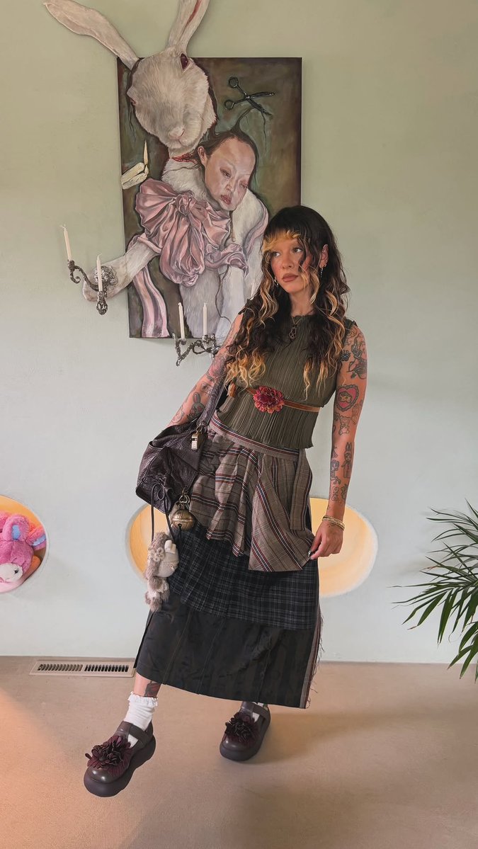 MELANIESBASE's tweet photo. Melanie Martinez looks stunning in a new photo shared via Instagram. https://t.co/FjrmEN08W5