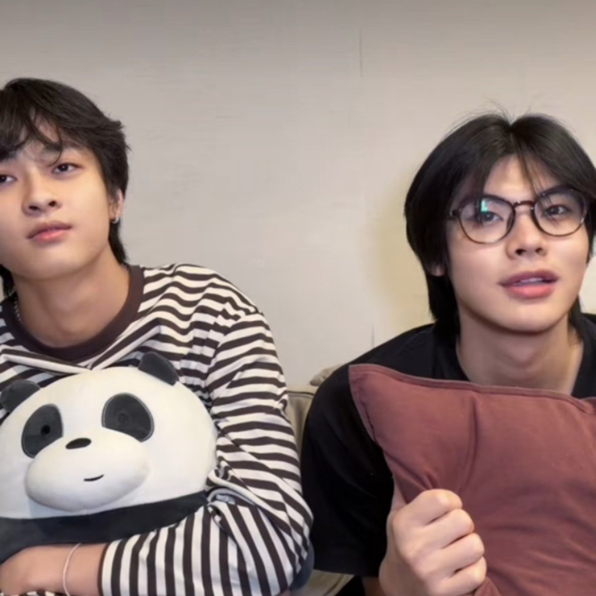 _thanutrot's tweet photo. Wave hugging Thee's panda plushie 🥺🥺🥺🥺🥺🥺🥺🥺🥺 https://t.co/baGE2XgqCn