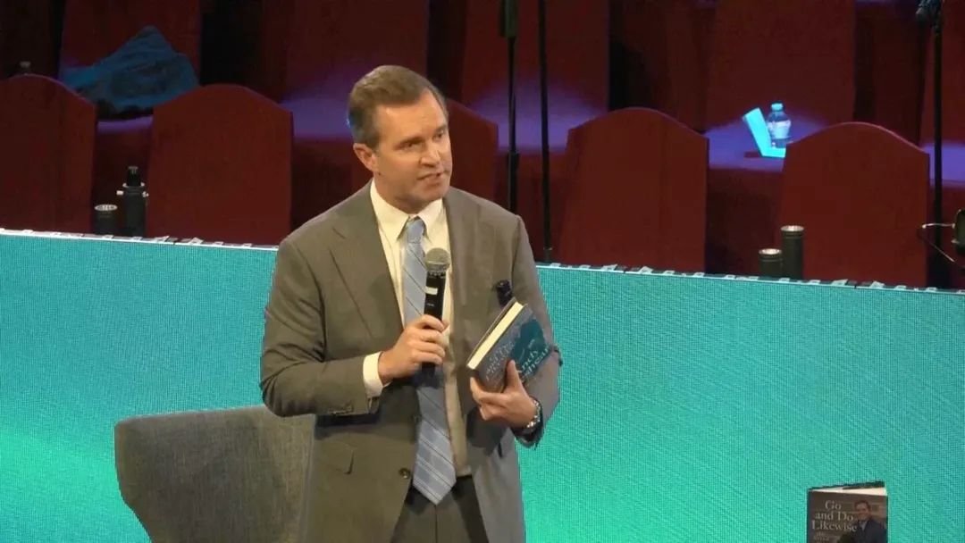 DBeasley_rocks's tweet photo. @J3431748339288 @AndyBeshearKY He goes to a church Sunday morning to speak not carrying a Bible, but carrying a copy of his own book. https://t.co/Ub8rPyAN9U