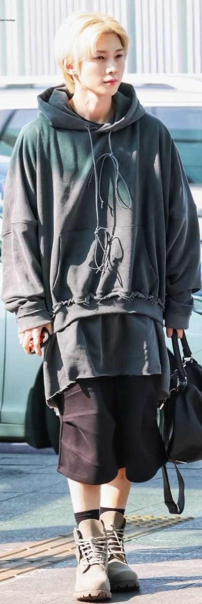 andfuckkq's tweet photo. yeosang's airport fashion is so effortlessly cool https://t.co/P6yQWphpgn
