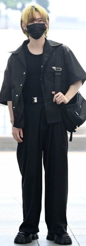 andfuckkq's tweet photo. yeosang's airport fashion is so effortlessly cool https://t.co/P6yQWphpgn