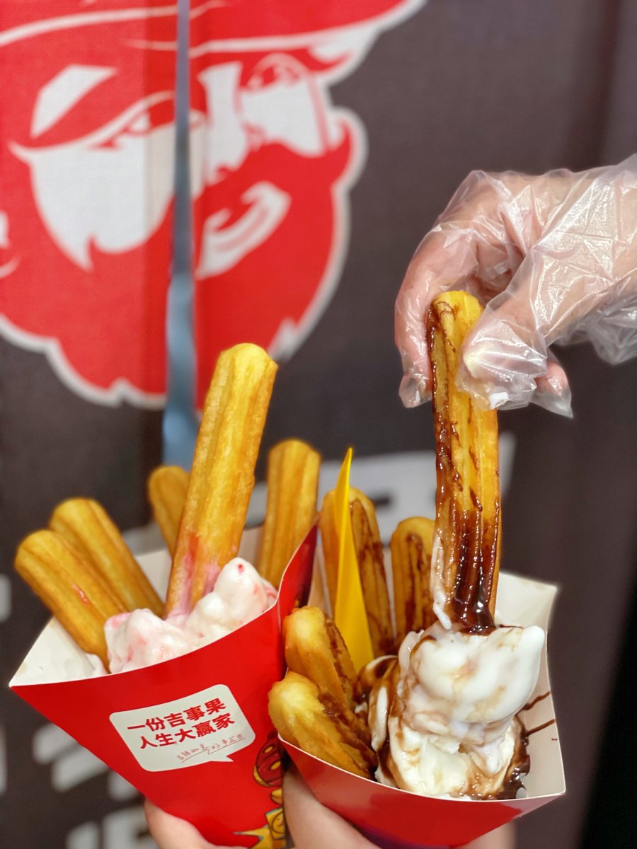 Candelariao9j's tweet photo. Churros crujientes con chocolate caliente, el placer callejero que alegra cualquier tarde! https://t.co/C0yPNiC08O
