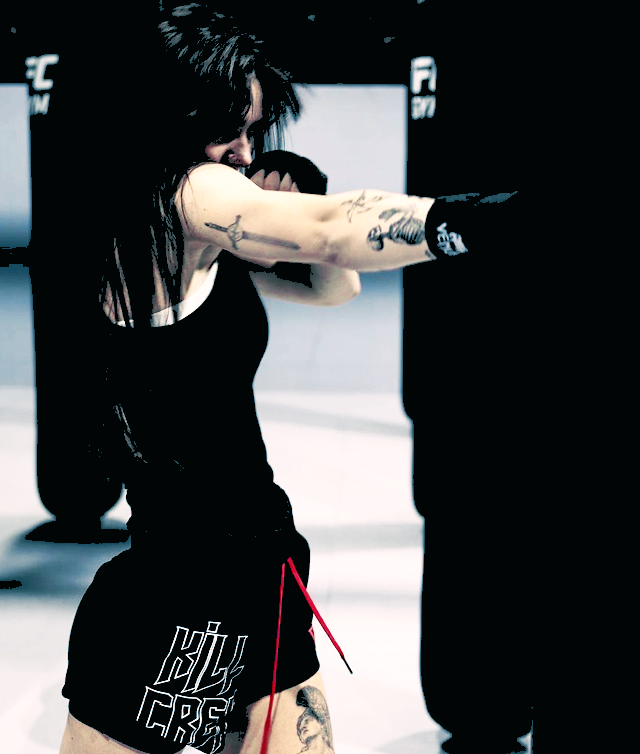 misstatsu's tweet photo. Drunk (or just tipsy, for now) &amp; throwing hands @ Kuze's gym. https://t.co/77m2MgFBDQ