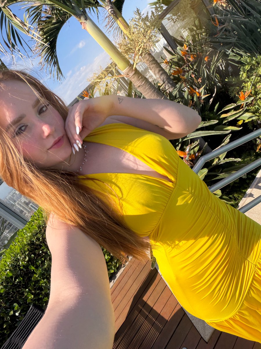sophiruiva's tweet photo. Se azul é a cor mais quente, amarelo é qual? 😌 https://t.co/kmXUULME6X