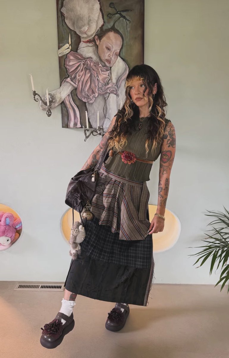 MELSHUB's tweet photo. Melanie Martinez looks stunning and new Instagram photo https://t.co/c6IT628U7d