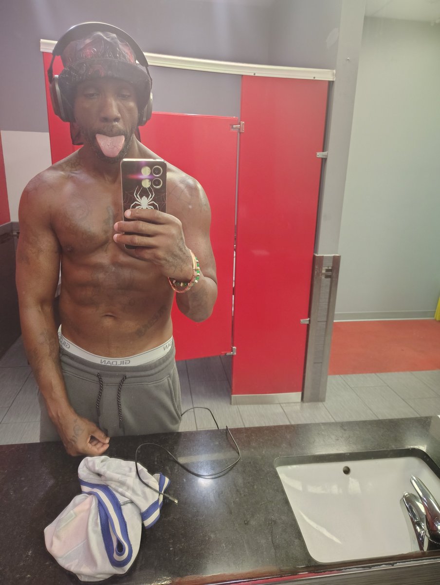 alvindudley66's tweet photo. @AxxxPhat i will lay pipe on u for hours until u tapout https://t.co/tveRahgktt