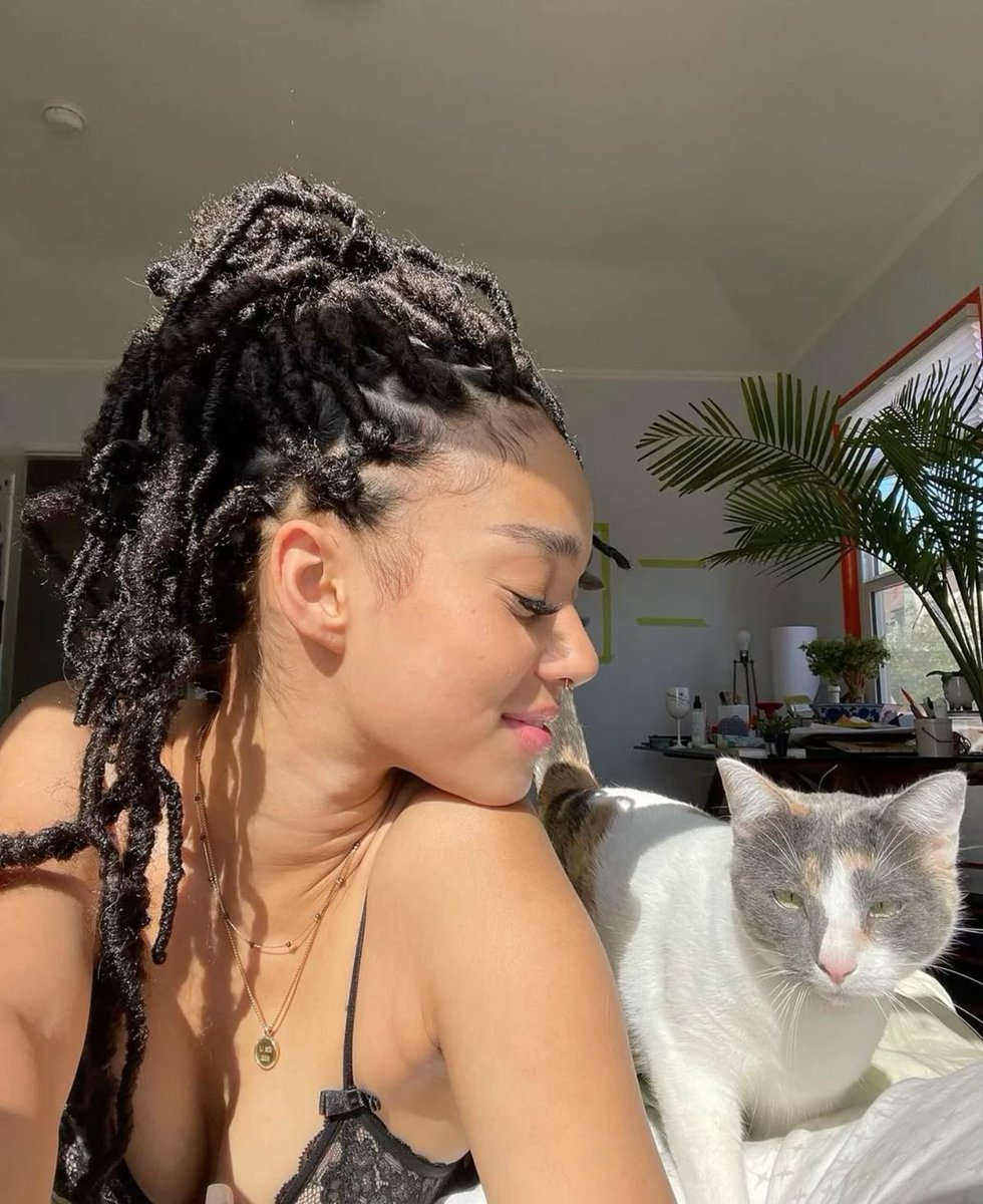 manoniism's tweet photo. no one talks about manon with locs anymore https://t.co/AkSI7IyOul