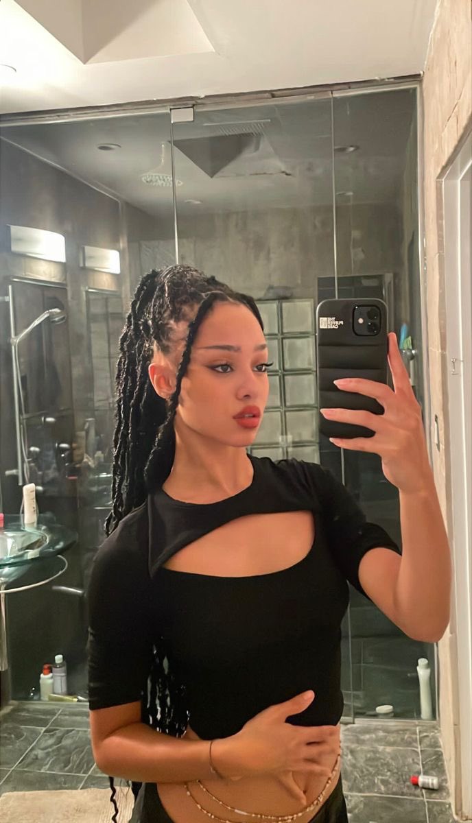 manoniism's tweet photo. no one talks about manon with locs anymore https://t.co/AkSI7IyOul