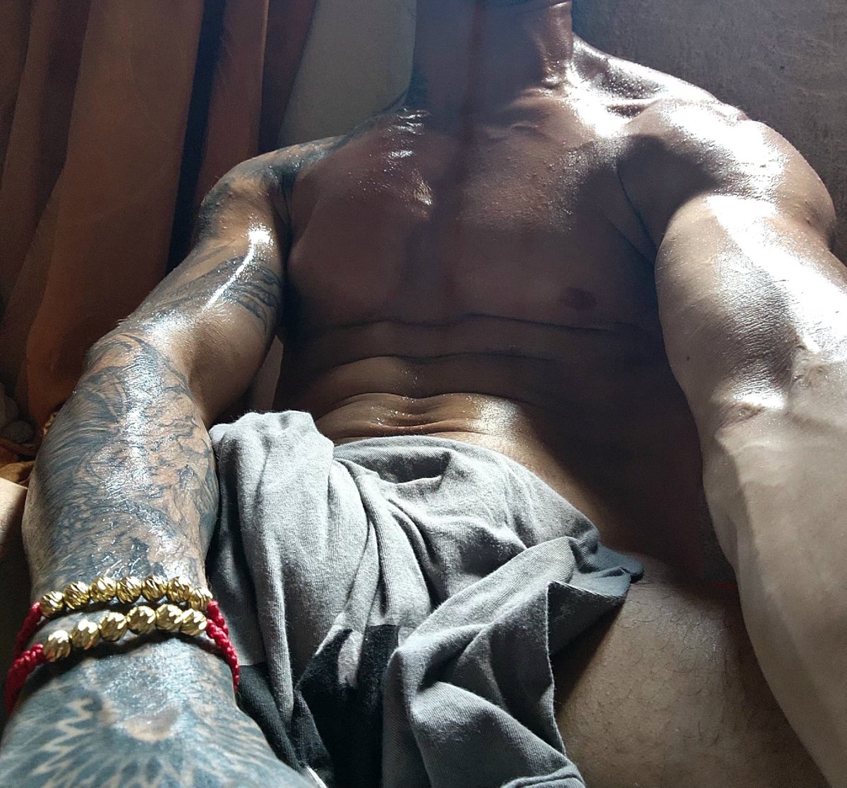 OwenFit080's tweet photo. Yo soy tu macho, yo soy tu hombre. https://t.co/pQXiB2QDWl