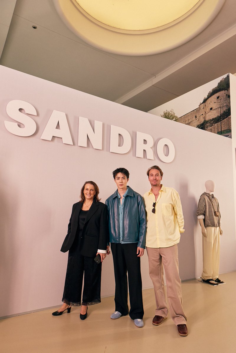 DomundiTV's tweet photo. SANDRO, THANK YOU FOR THE MOMENTS ✉️

From discovering the SS 2027 collection to experiencing the spirit of Paris Fashion Week, thank you, SANDRO, for welcoming Zee Pruk @zee_pruk and creating moments to remember in Paris. ✨

ZEE PRUK PFW 2027
#SANDROxZEEPRUK
#Sandro #SandroParis
#ZeePruk