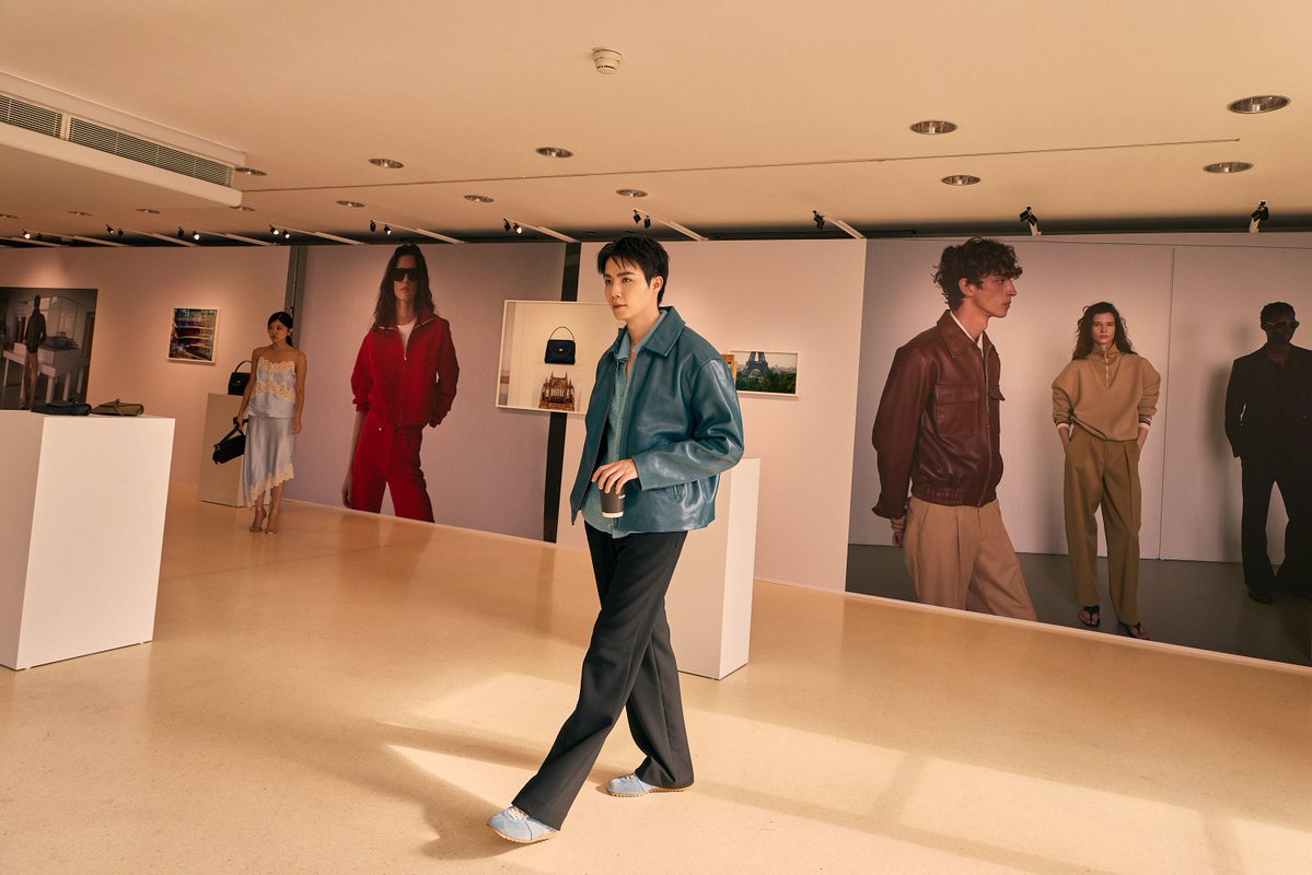 DomundiTV's tweet photo. SANDRO, THANK YOU FOR THE MOMENTS ✉️

From discovering the SS 2027 collection to experiencing the spirit of Paris Fashion Week, thank you, SANDRO, for welcoming Zee Pruk @zee_pruk and creating moments to remember in Paris. ✨

ZEE PRUK PFW 2027
#SANDROxZEEPRUK
#Sandro #SandroParis
#ZeePruk