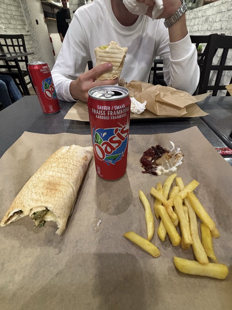 nathanbrosc's tweet photo. cte boisson elle a vrmt un goût de puff https://t.co/WJTJdTQ7of