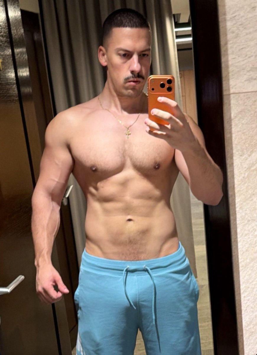 mojkeee23's tweet photo. Baba prase zgodan dečko i sekx mmmm fakmi tata 💦💦 https://t.co/OS2rTUXMMT
