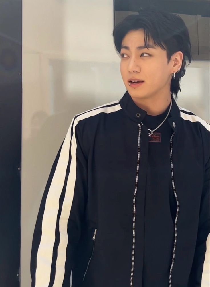 mslikecrazy's tweet photo. 3 years with 3d and this is still top 3 jungkook looks. https://t.co/qpGCx9sqis