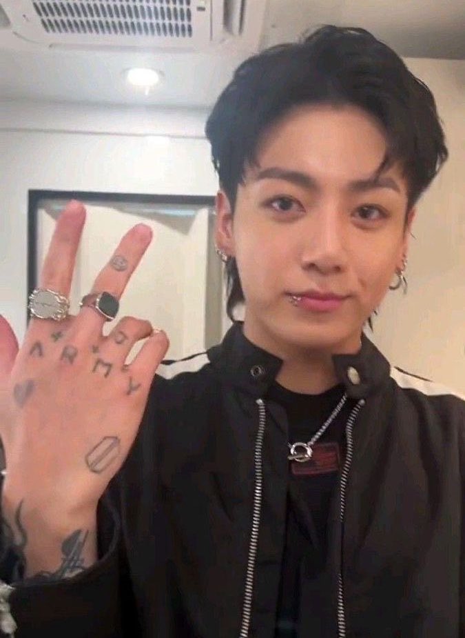 mslikecrazy's tweet photo. 3 years with 3d and this is still top 3 jungkook looks. https://t.co/qpGCx9sqis