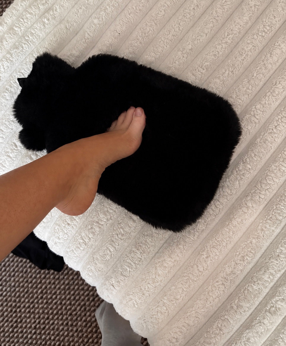 midnightbabexox's tweet photo. Just a cosy girl who loves soft things ๐ค
Come a little closerโฆ you might like what you see ๐
๐ DMs open
#FeetPics #PrettyFeet #FootContent #SoleGoals #CuteFeet #UKCreator https://t.co/FbkMMVJCcp